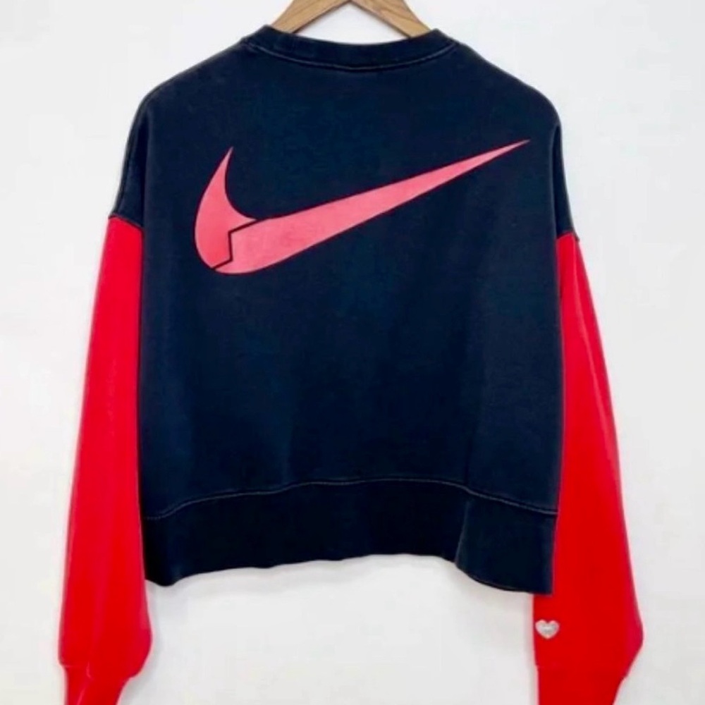 Nike women's crew neck sweater Size S, 90s style
